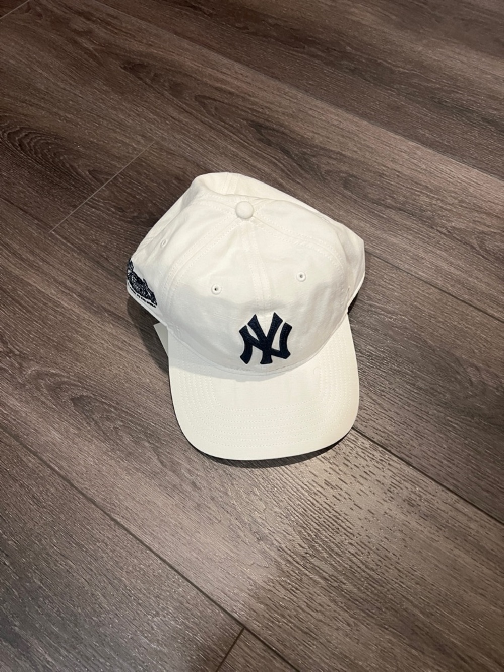 New York Yankees sandrift Baseball Cap with Navy Logo